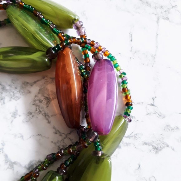 Short layered multicolor statement necklace - Picture 3 of 4